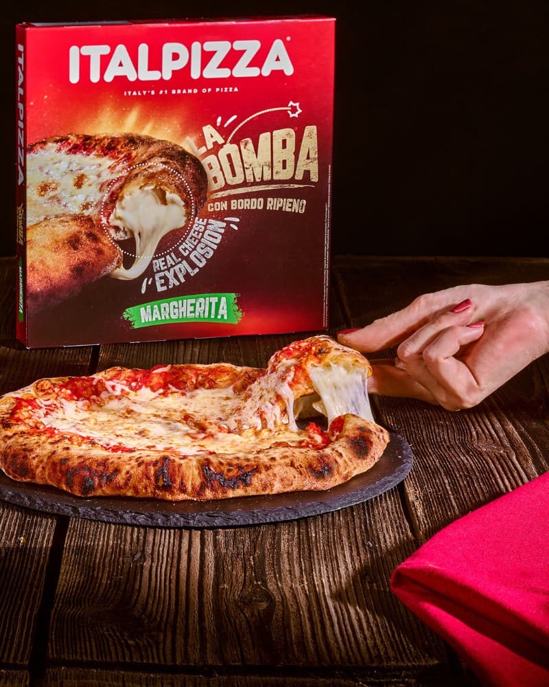 La Bomba Margherita, la Numero Uno Golden Edition Bufala, Double Salame oder 26x38 Margherita, 420 g - 510 g Italpizza – Maximarkt