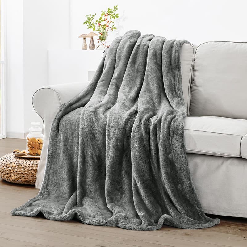 Mikrofaser-Flauschdecke „Knut“ bella casa Angebot bei Norma