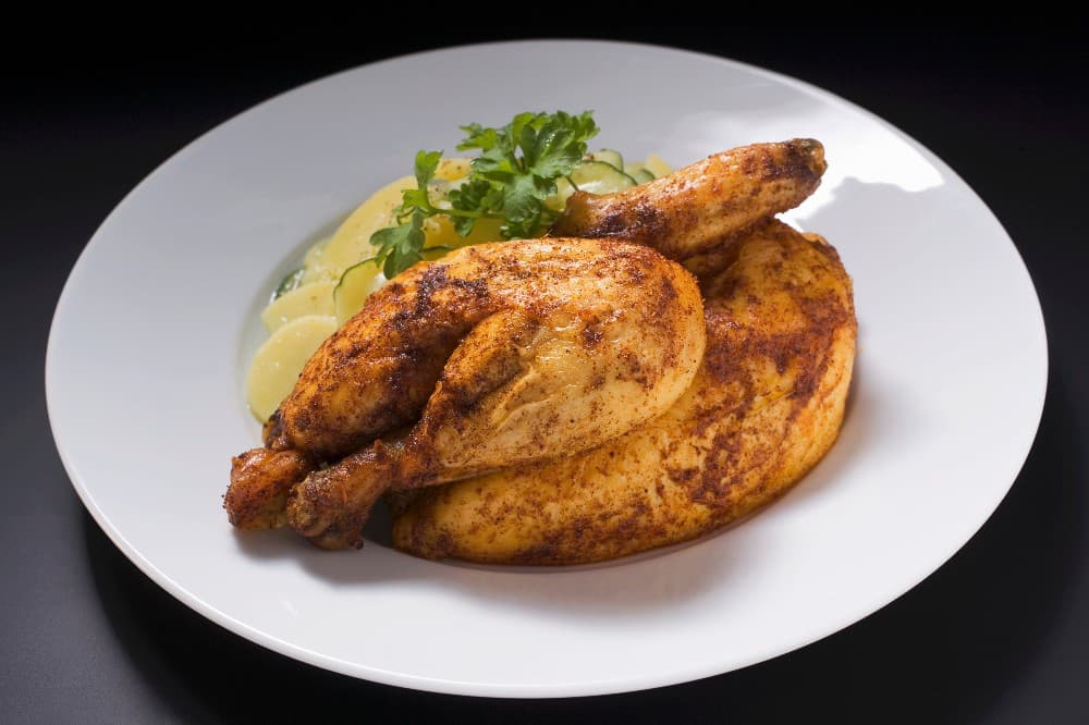 Halbes Grillhuhn mit Kartoffelsalat, per Portion – Billa