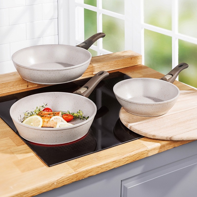 Hochrand-Bratpfanne mit abnehmbarem Griff „Prag" Ø ca. 24 cm Angebot bei Norma