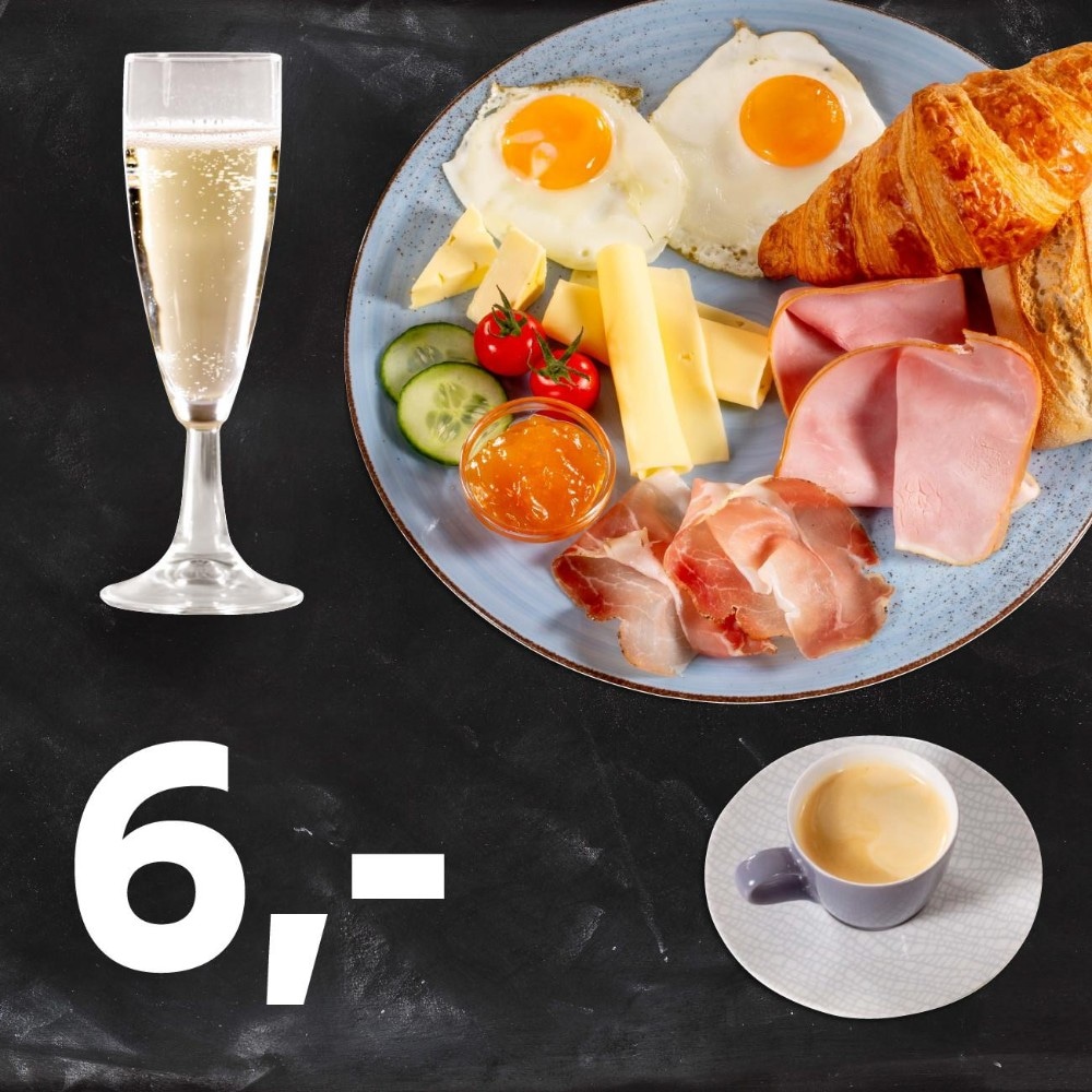 Grande Mia Cucina Frühstück mit einem Glas Sekt Angebot bei Mömax