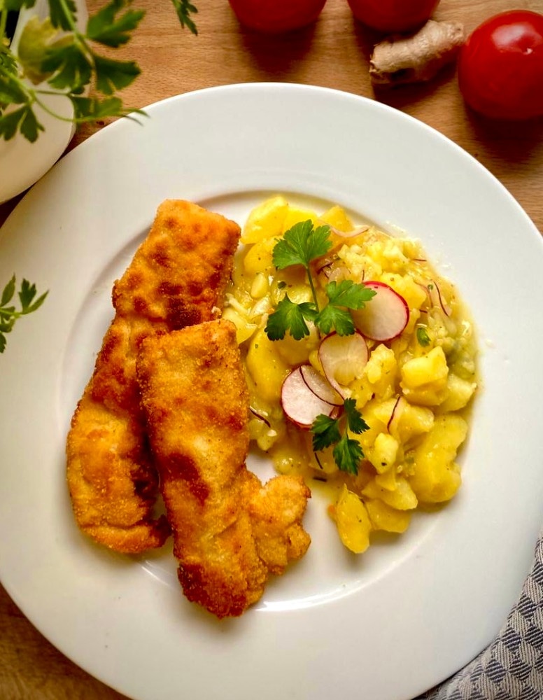 Hühnerschnitzel mit Kartoffelsalat Angebot bei MPREIS